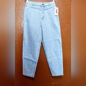 Quilted Denim Tapered Balloon Jeans Light blue denim.